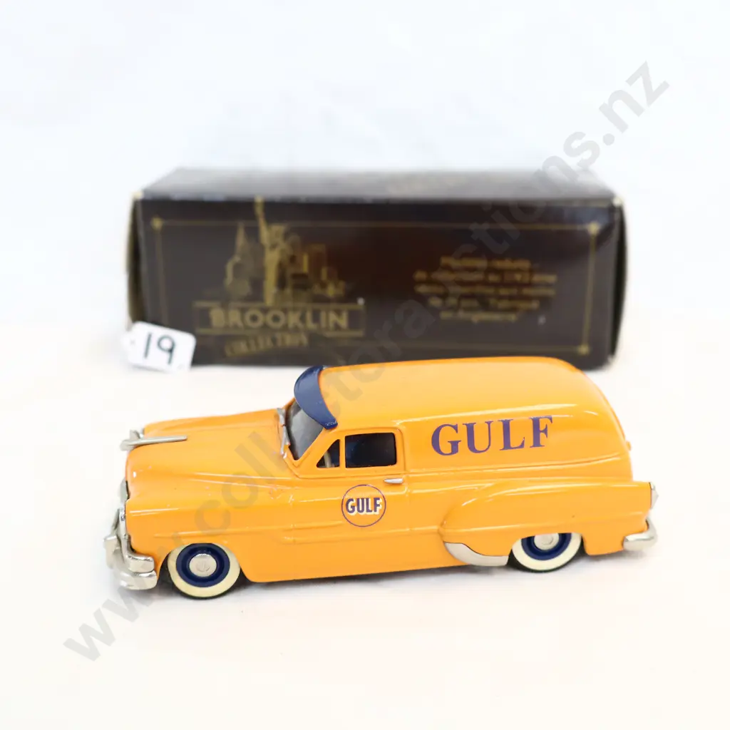 1/43 Brooklin Models 1953 Pontiac Sedan Image 1++