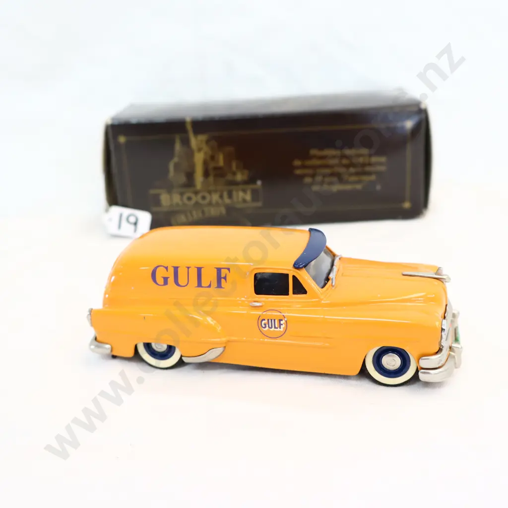 1/43 Brooklin Models 1953 Pontiac Sedan Image 1++