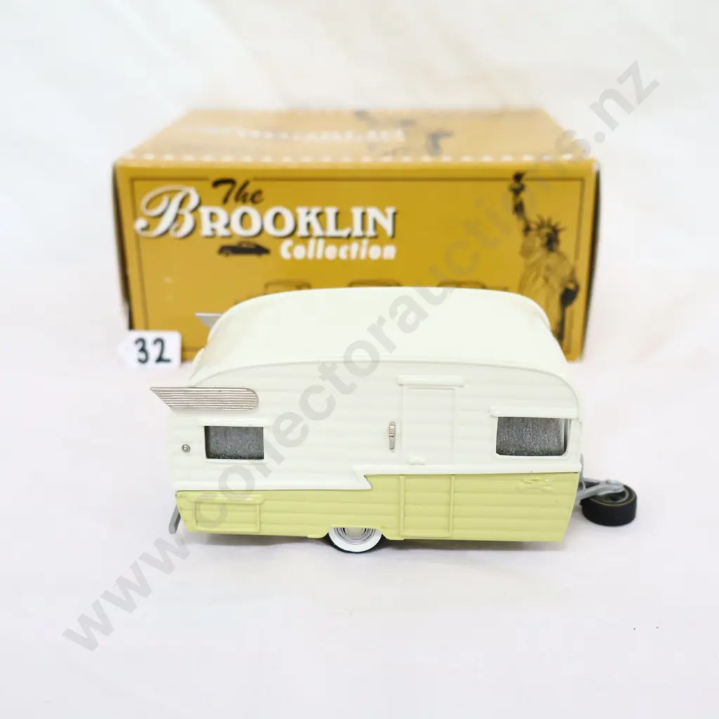 1/43 Brooklin Models 1958 Shasta Air Flyte Image 1++