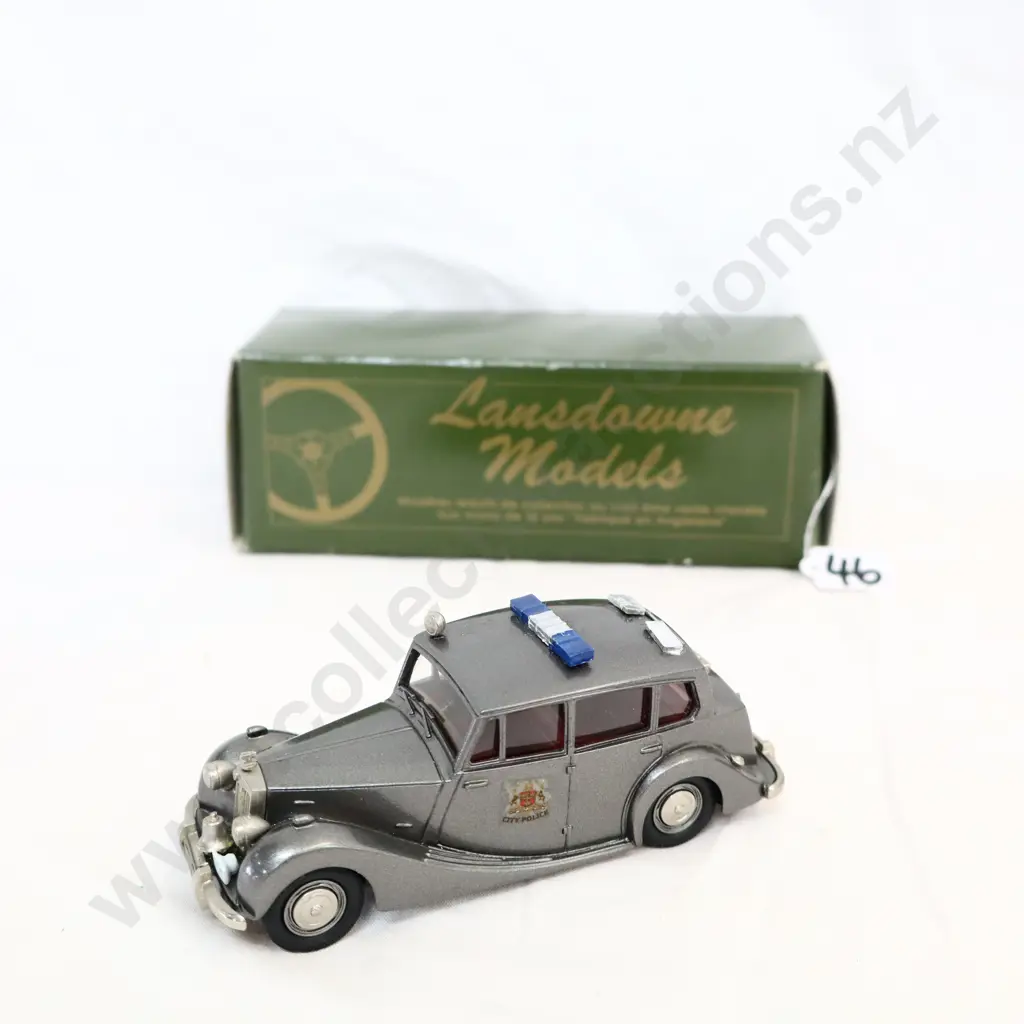 1/43 Landsdown Models 1954 Triumph Renown Image 1++