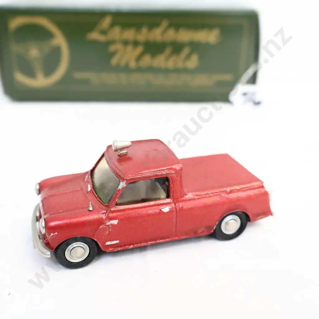 1/43 Landsdown Models 1962 Morris Mini Van Mk 1 Image 1++