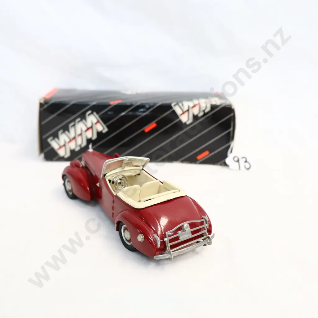 1/43 Western Models 1940 Packard Darrin Image 1++