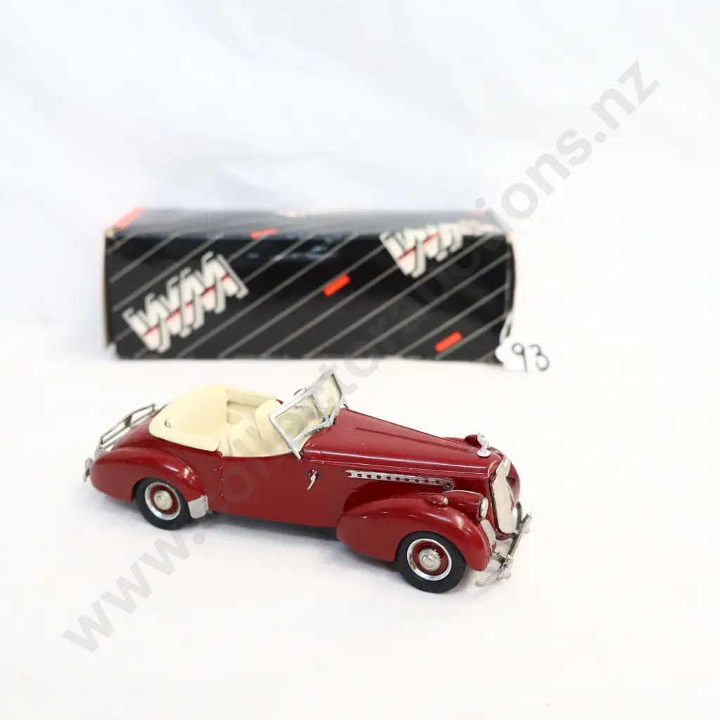 1/43 Western Models 1940 Packard Darrin Image 1++