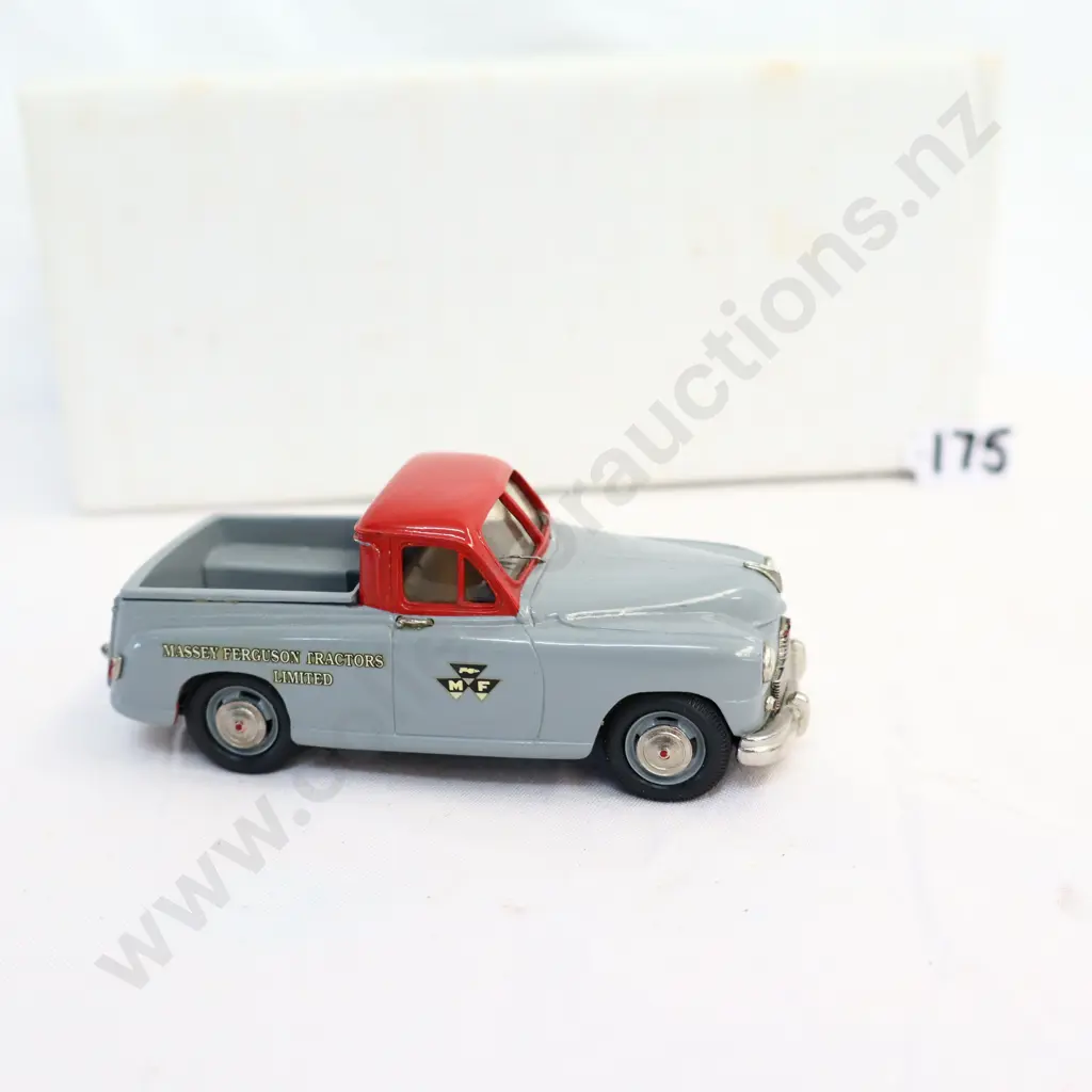 1/43 Kenna Models Vanguard Pick Up Image 1++