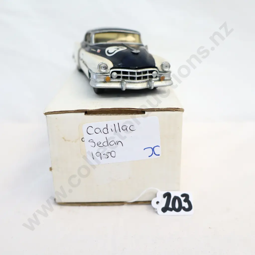 1/43 1950 Cadillac Sedan Image 1++