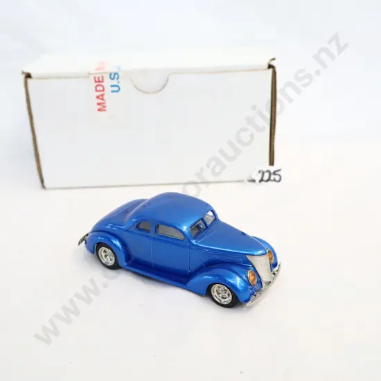 1/43 Design Studio 1937 Ford 5 Window Couple No 12 of 16