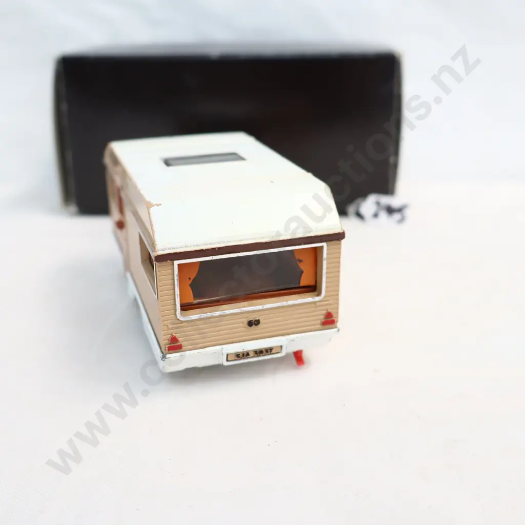 1/43 Matchbox Super Kings Europa Caravan Image 1++
