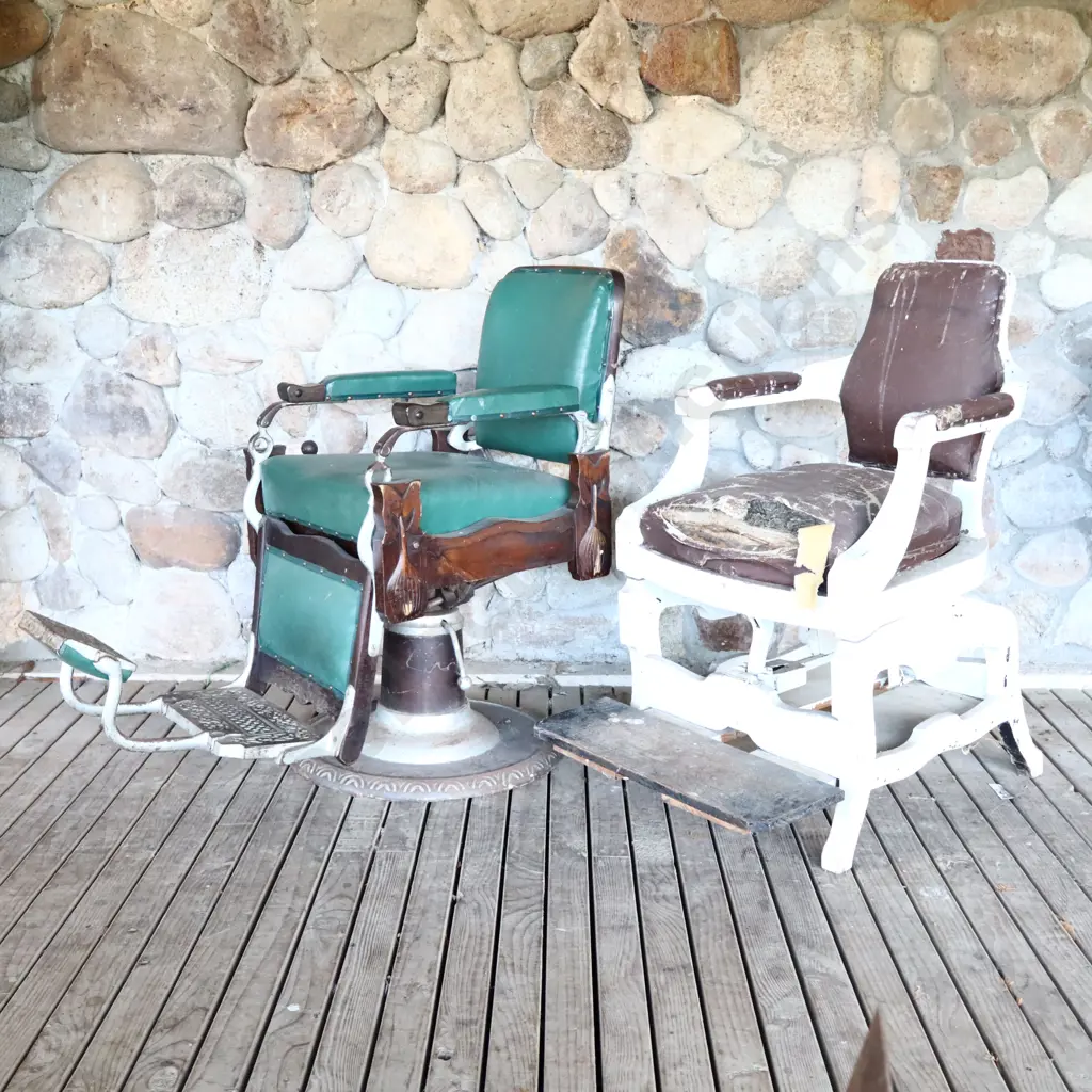 Antique Barber Chair With Cast Iron Parts And Antique Tilting Shaving Chair Image 1++