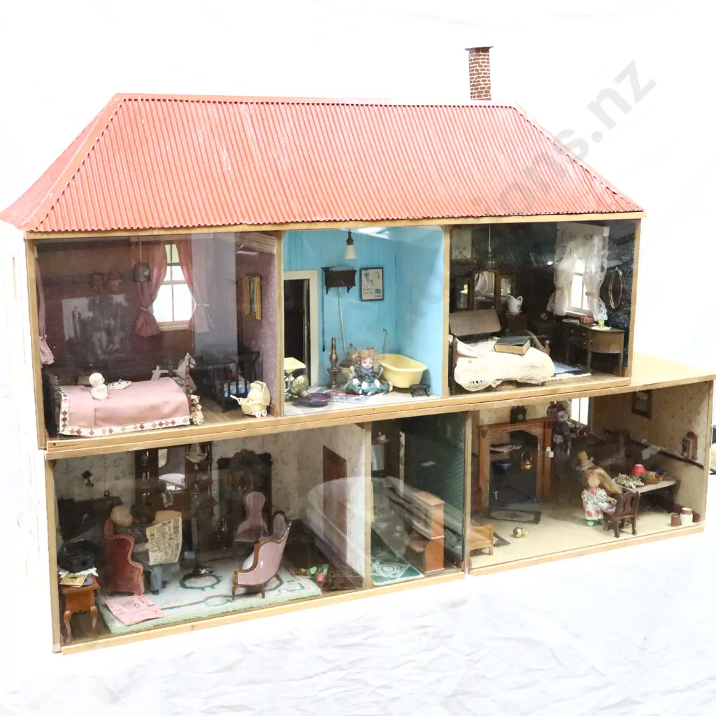 Large Vintage Dolls House With 12V Power For Lights Image 1++