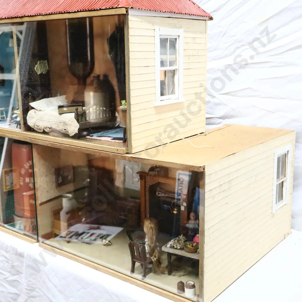 Large Vintage Dolls House With 12V Power For Lights Image 1++