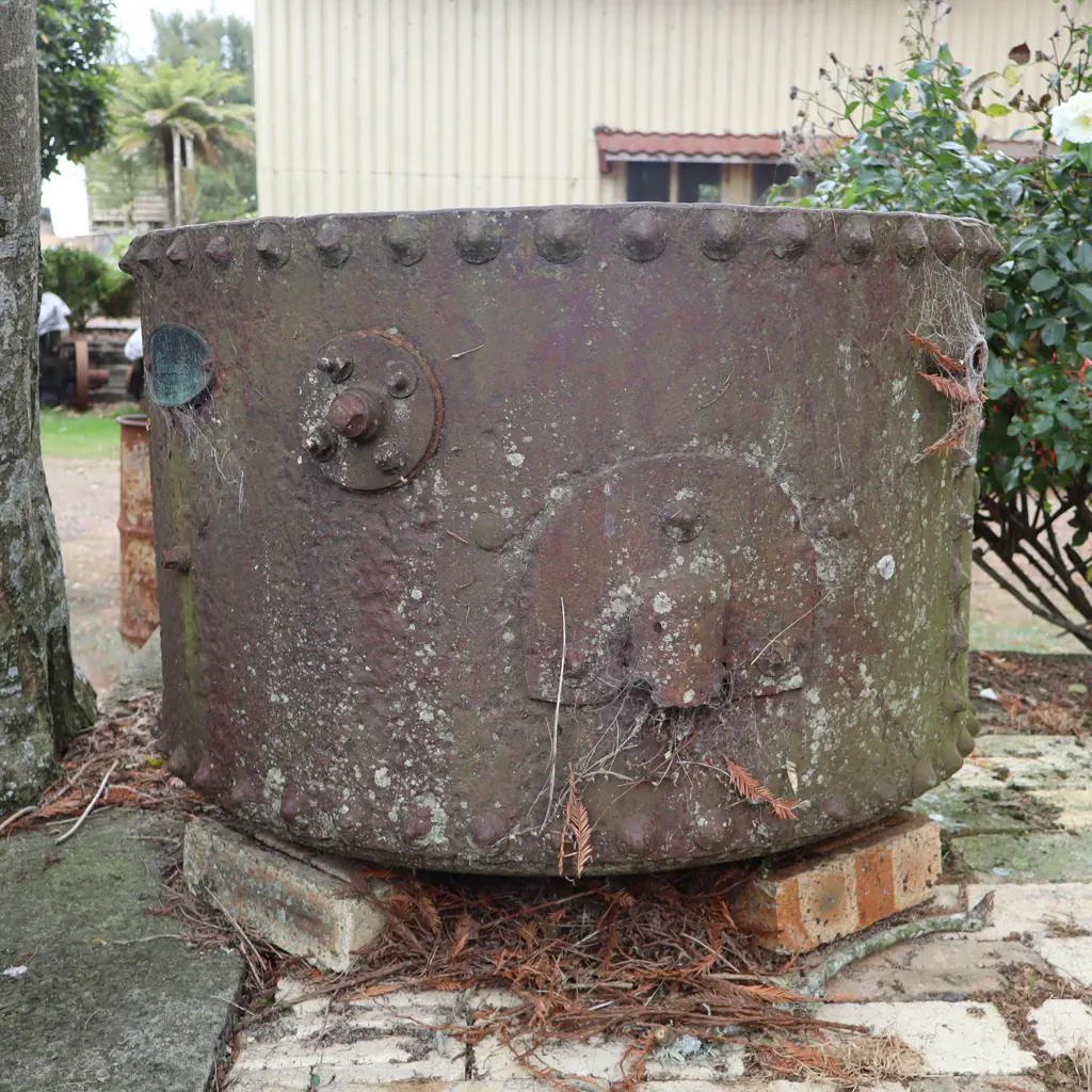 A Pair Of Murray Iron Works, Iowa Cast Iron Boilers For Planters Image 1++