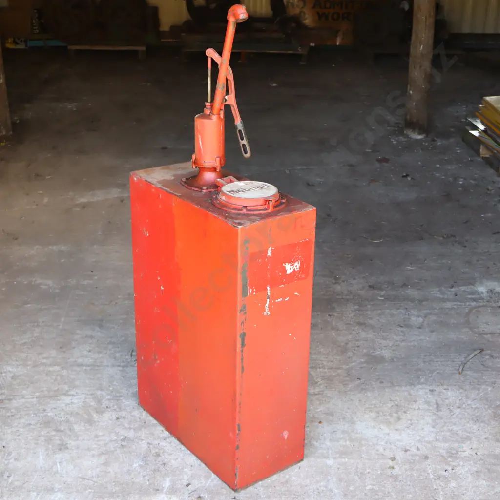 H Boy Oil Pump Mobil Oil Embossed Lid Image 1++