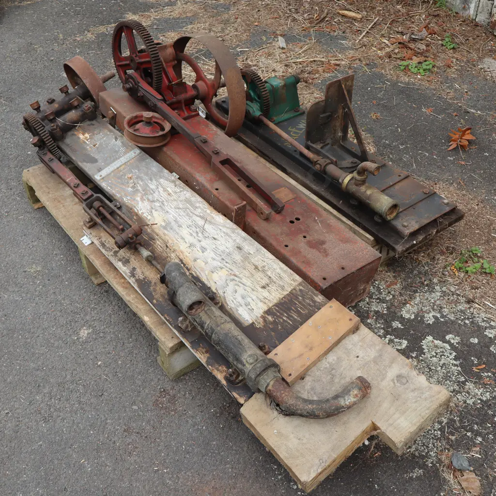 Pallet Pumps x 3. Mac Ewans, Booth MacDonald And Andersons's Image 1++