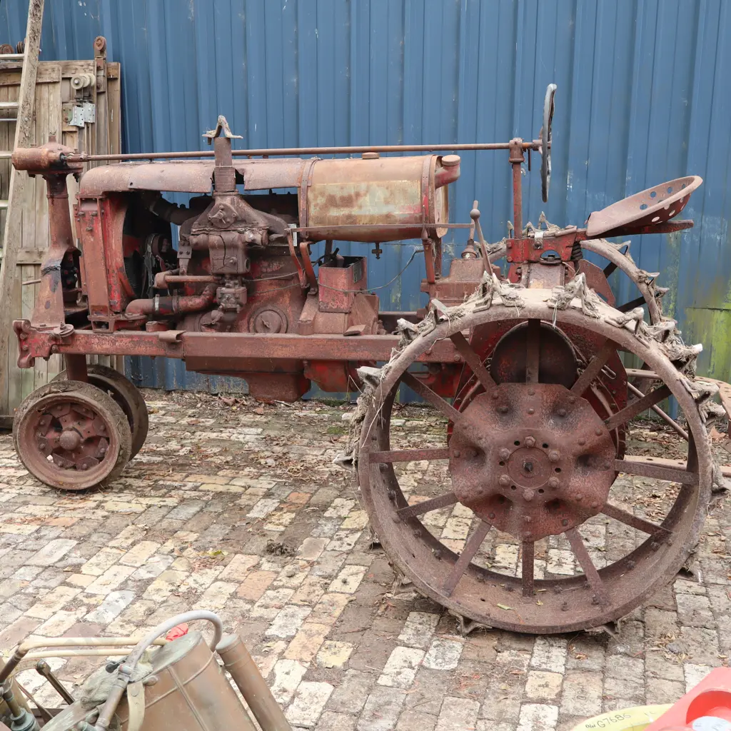 Early Farmall Tractor For Restoration Image 1++