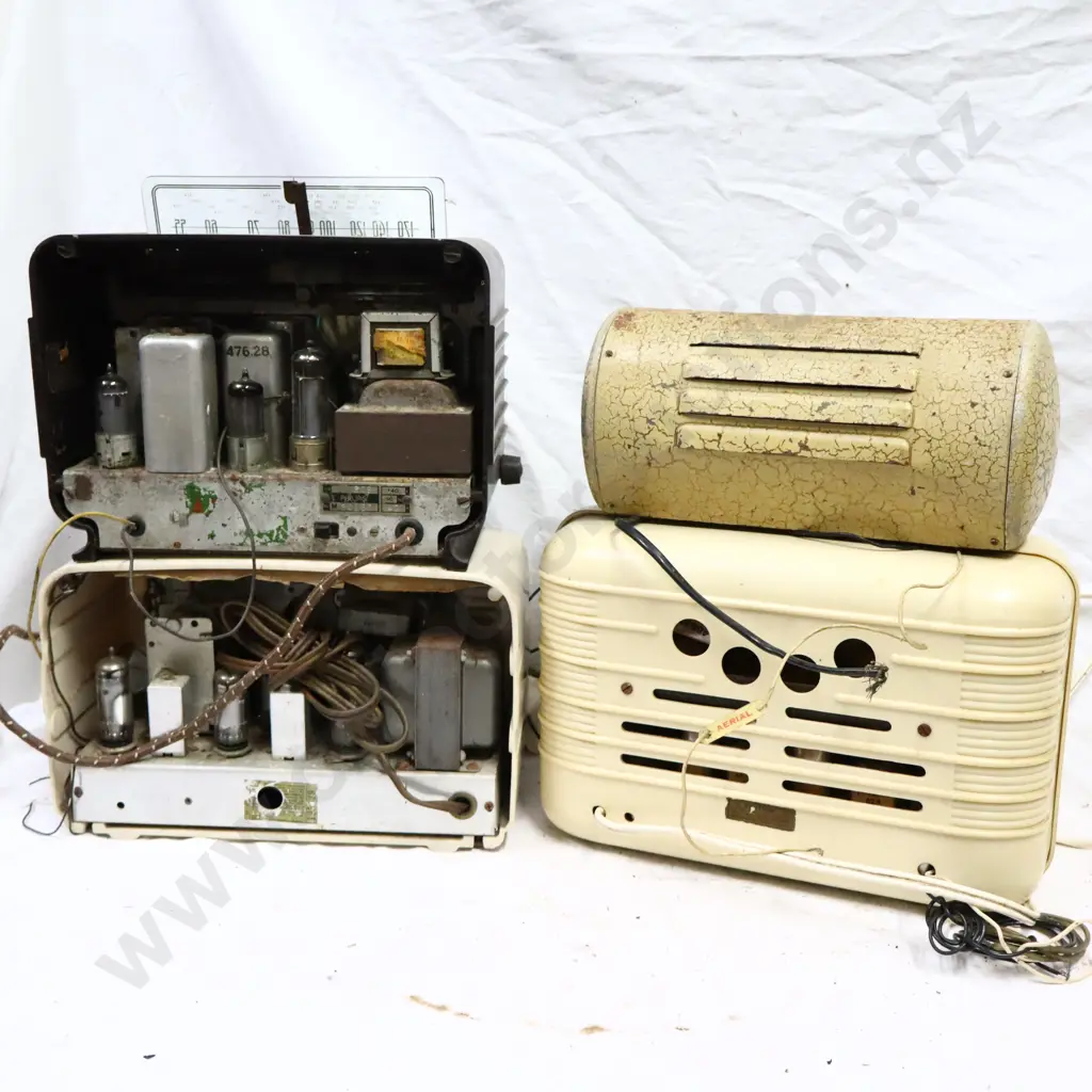 3 x Bakelite Radios, Phillips, His Masters Voice And Bell Plus Aladdin Radio Lamp. Image 1++