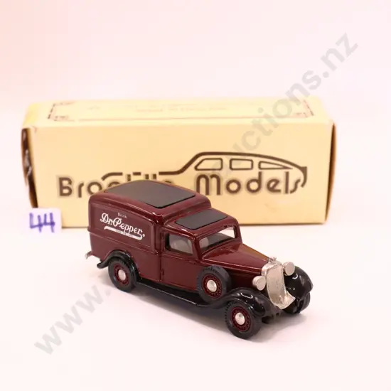 1/43 Brooklin Models  1935 Dodge Van