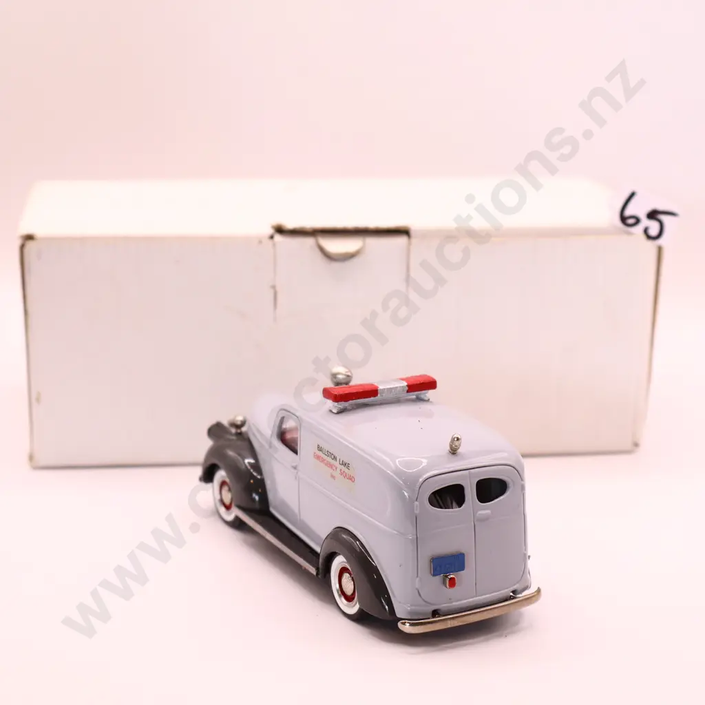 1/43 Durham Classic   1941  Chevrolet Van  Image 1++