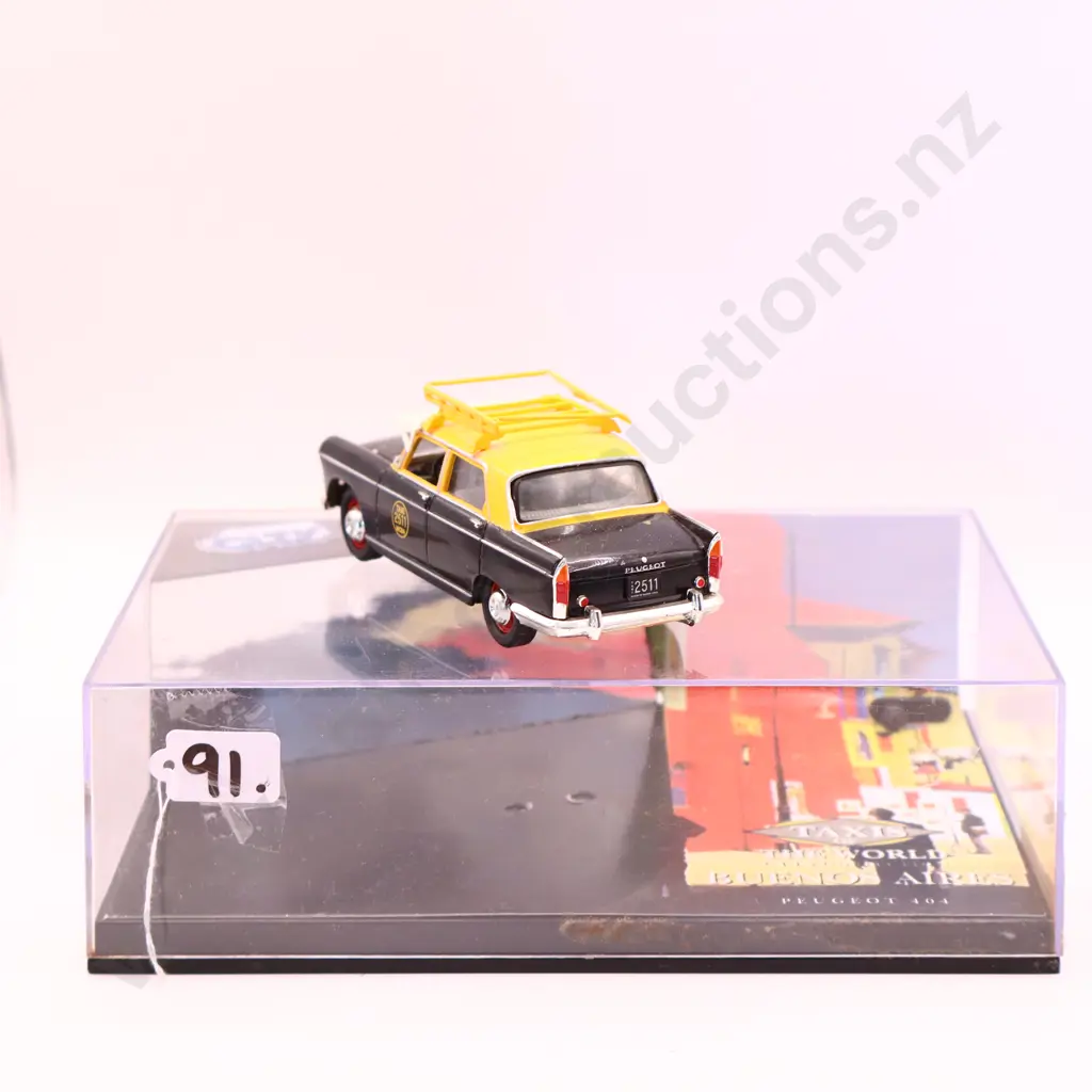 1/43  Vitesse  CITY TAXI  Buenos Aires  Peugeot 404  Image 1++