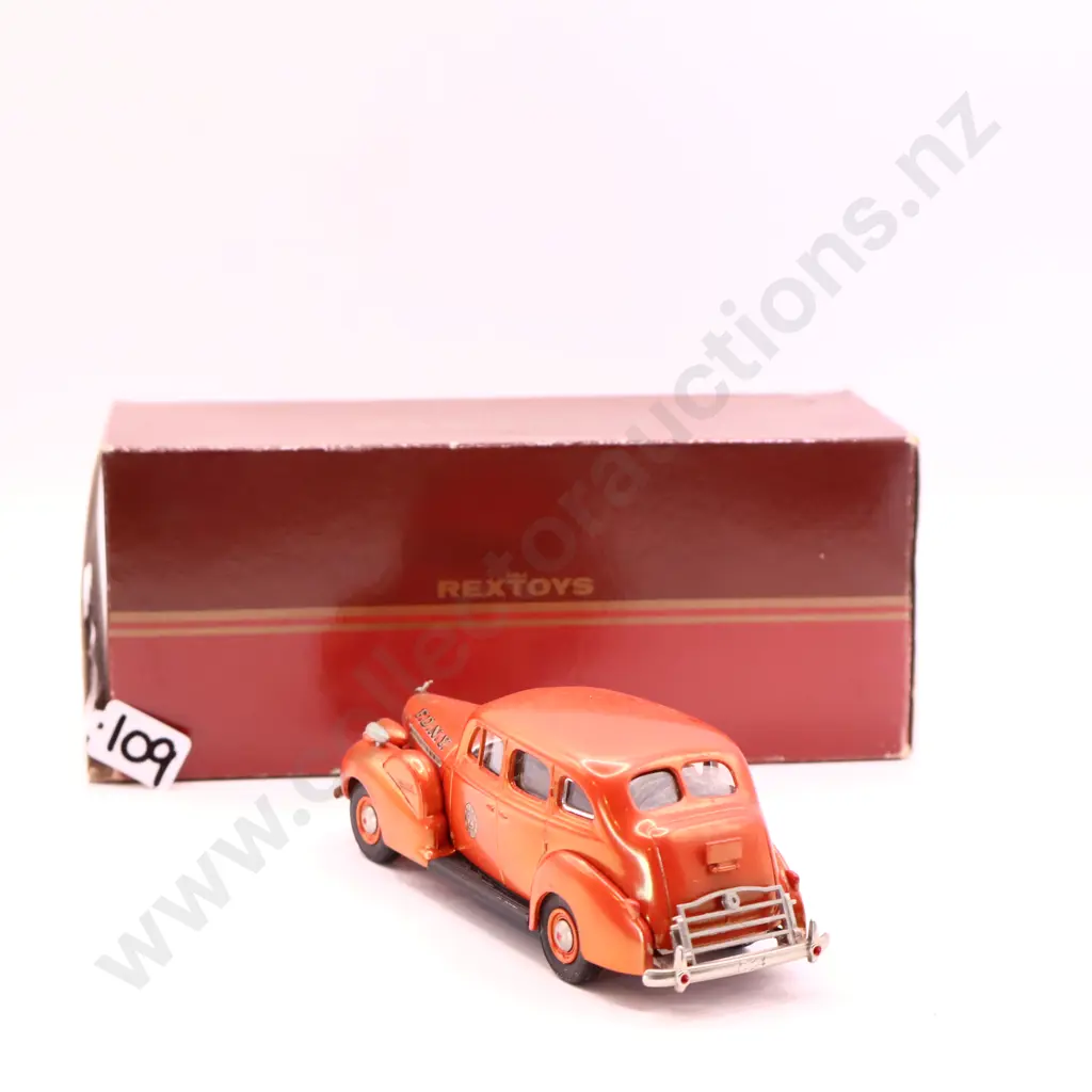 1/43  Rextoys   1940 Packard Super 8   " F.D.N.Y" Image 1++