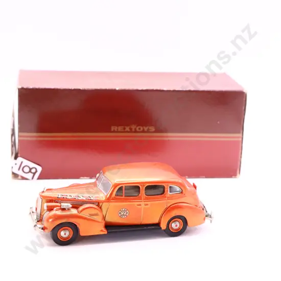 1/43  Rextoys   1940 Packard Super 8   " F.D.N.Y"