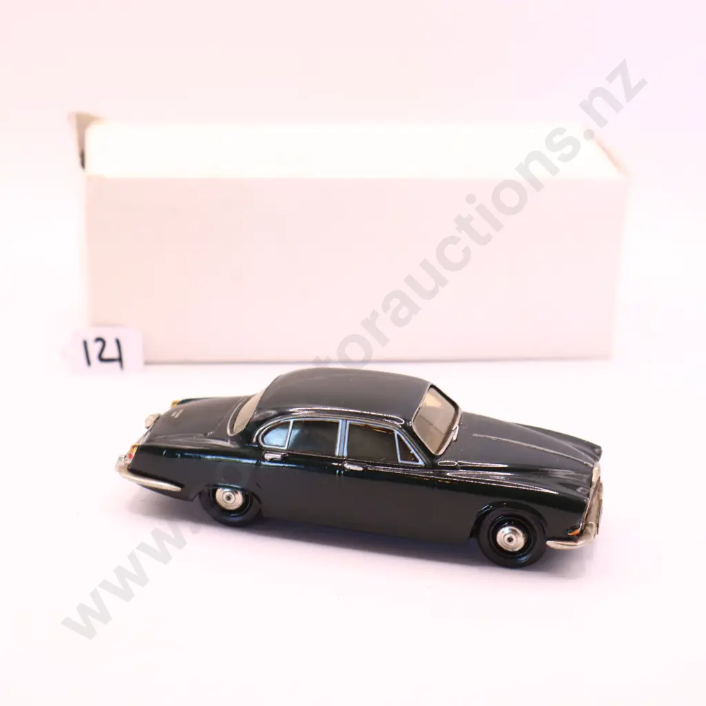 1/43  Conquest Models  1967  Jaguar 420 Image 1++
