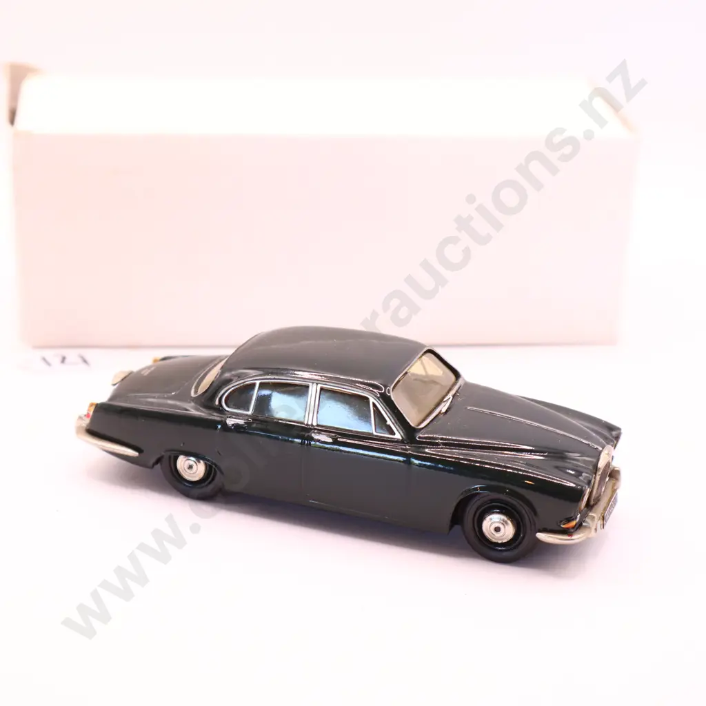 1/43  Conquest Models  1967  Jaguar 420 Image 1++