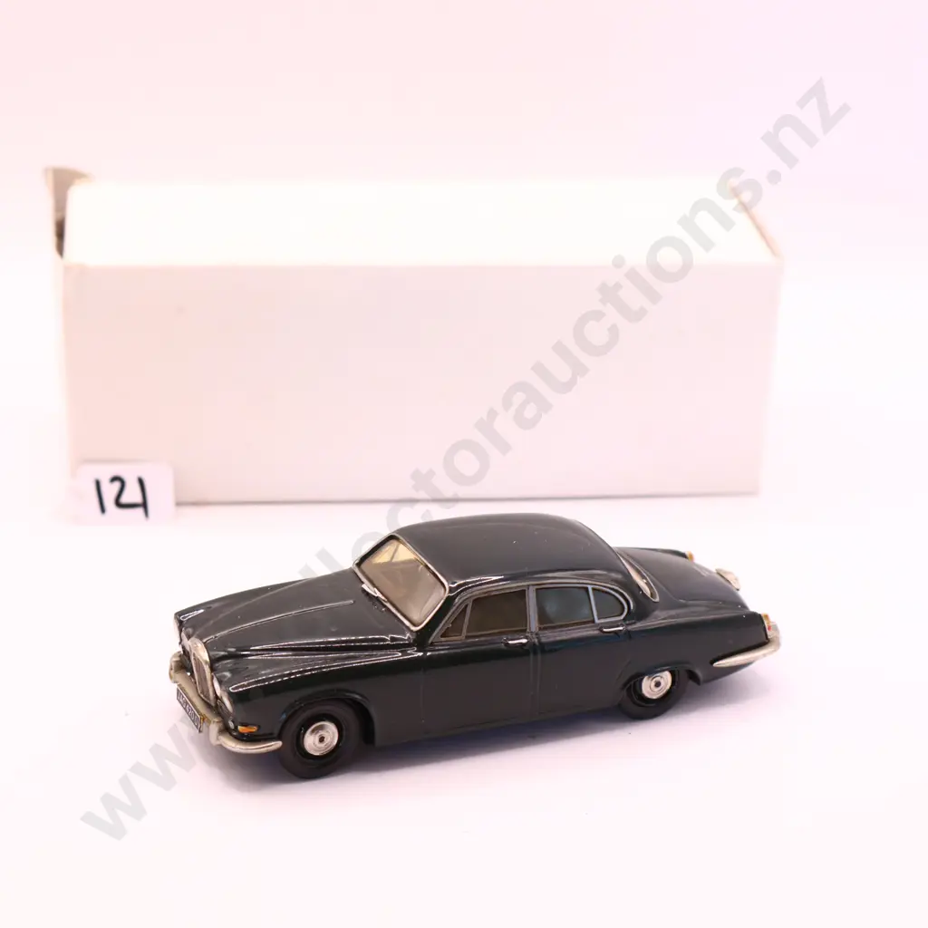 1/43  Conquest Models  1967  Jaguar 420 Image 1++