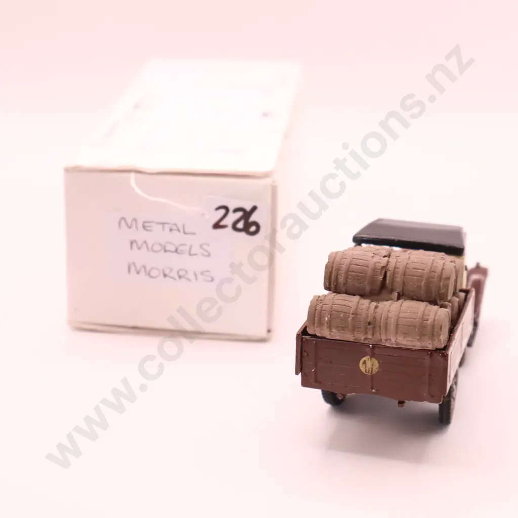 Metal Models Morris  Truck with Barrels Image 1++
