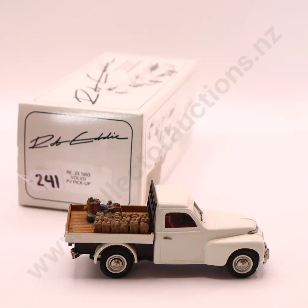 1/43 Rob Eddie Volvo 1953 PV Pickup  Image 1++