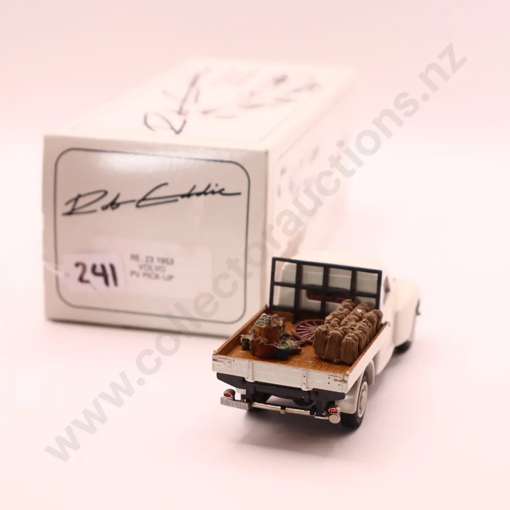 1/43 Rob Eddie Volvo 1953 PV Pickup  Image 1++