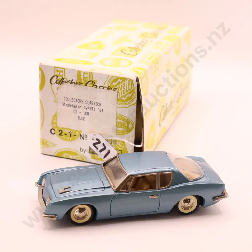 1/43 Collectors Classics  Studebaker  Avanti 64 Image 1++