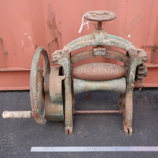 Vintage Cast Iron Hand Crank Wringer / Roller Press