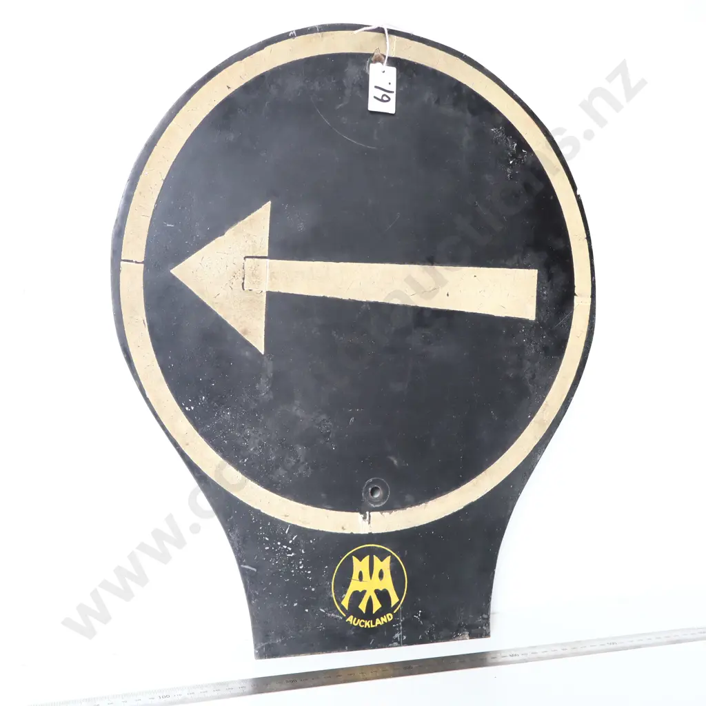 Early AA Auckland Direction Arrow Sign Image 1++