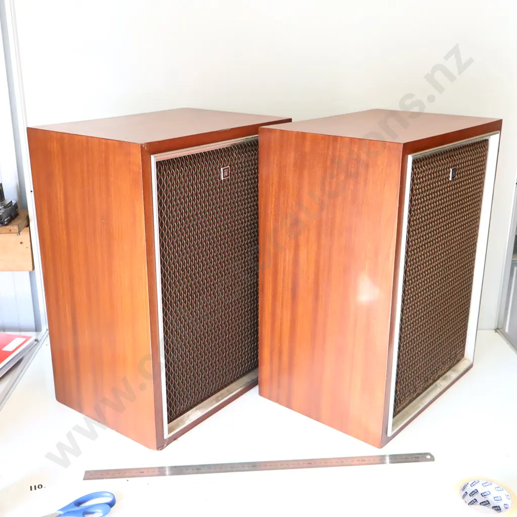 Pair Akai Floor Standing Speakers Image 1++