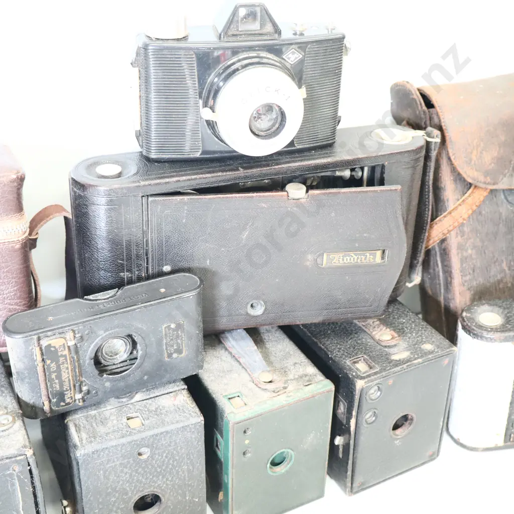 Vintage Cameras & Cases Collection Image 1++