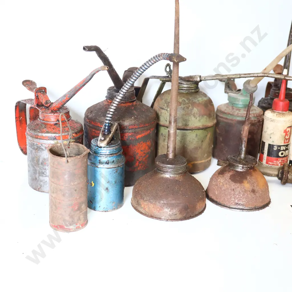 Assorted Vintage Oil Cans Image 1++