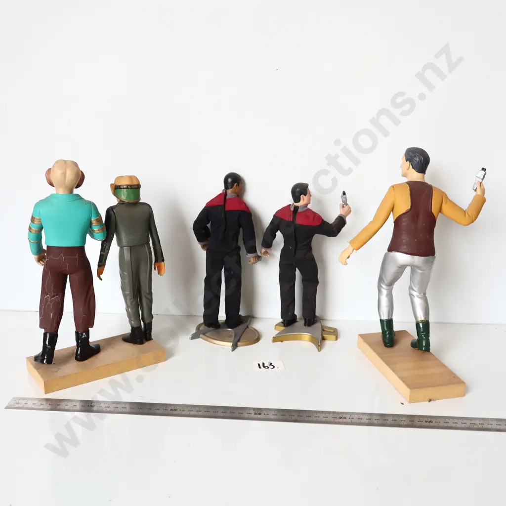 Star Trek Figures & Alien Characters Group Image 1++