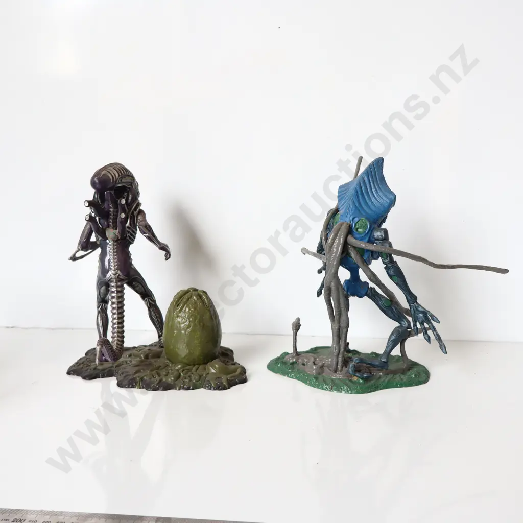Sci-Fi Alien Figures & Creature Model Group Image 1++