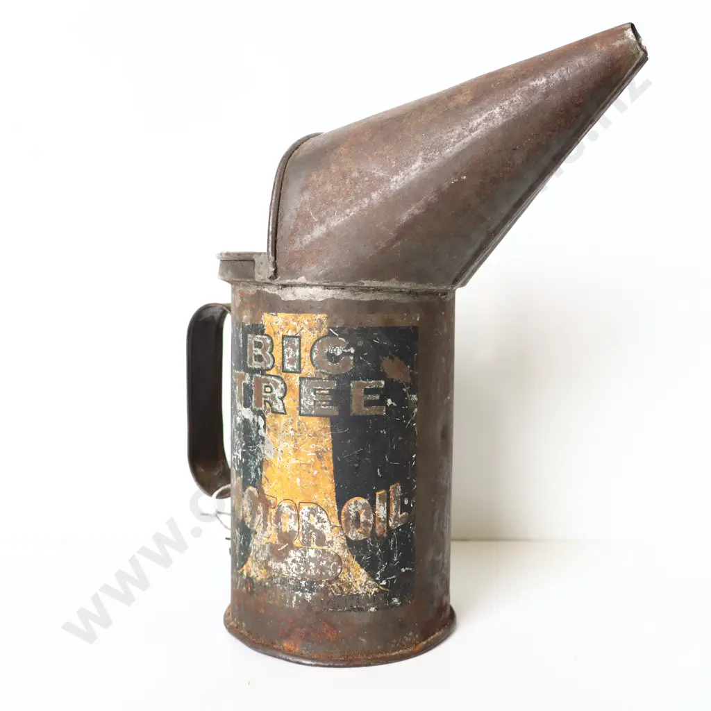 Big Tree Motor Oil Pouring Can Image 1++