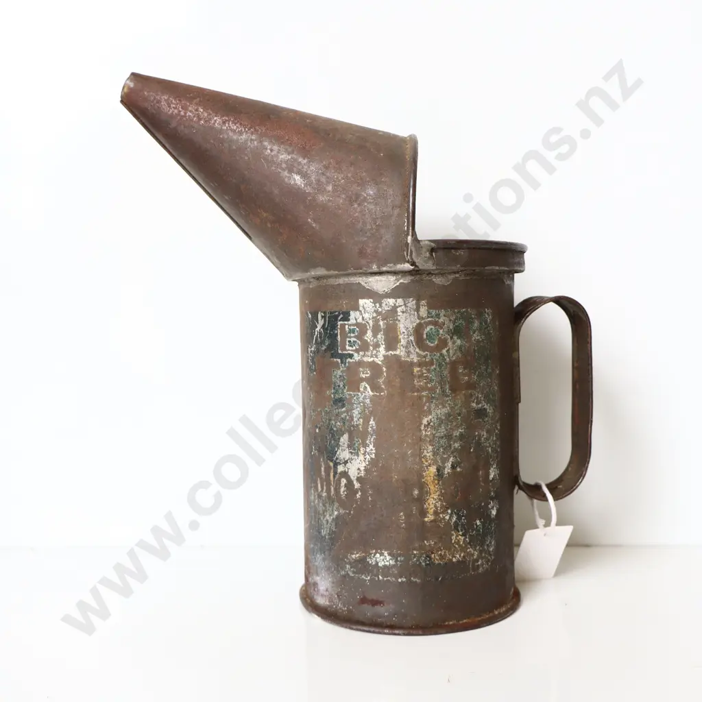 Big Tree Motor Oil Pouring Can Image 1++