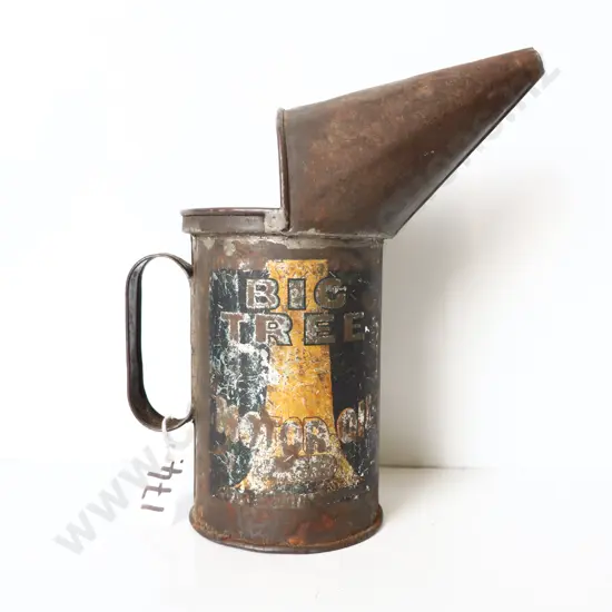 Big Tree Motor Oil Pouring Can