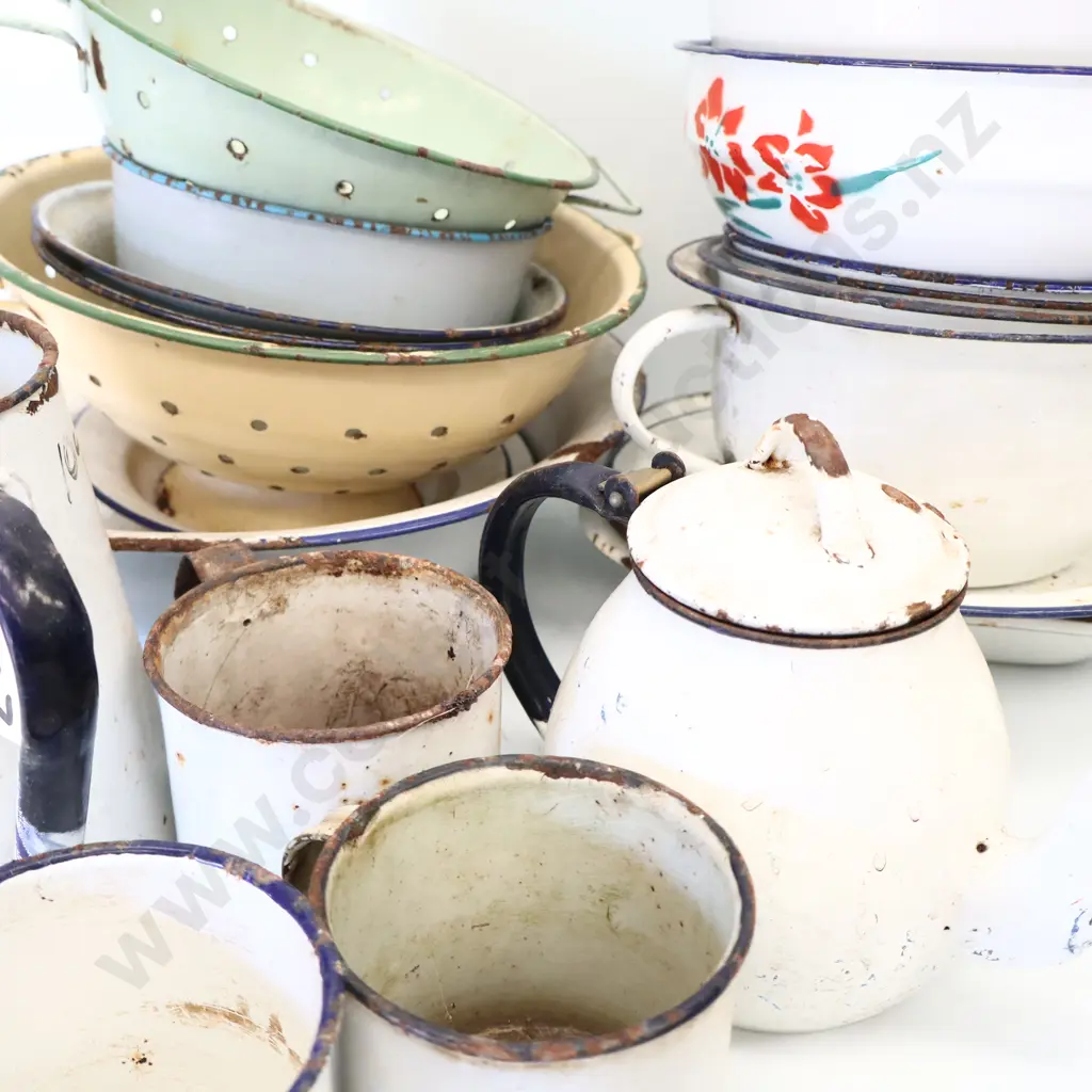 Vintage Enamel Kitchenware Collection Image 1++