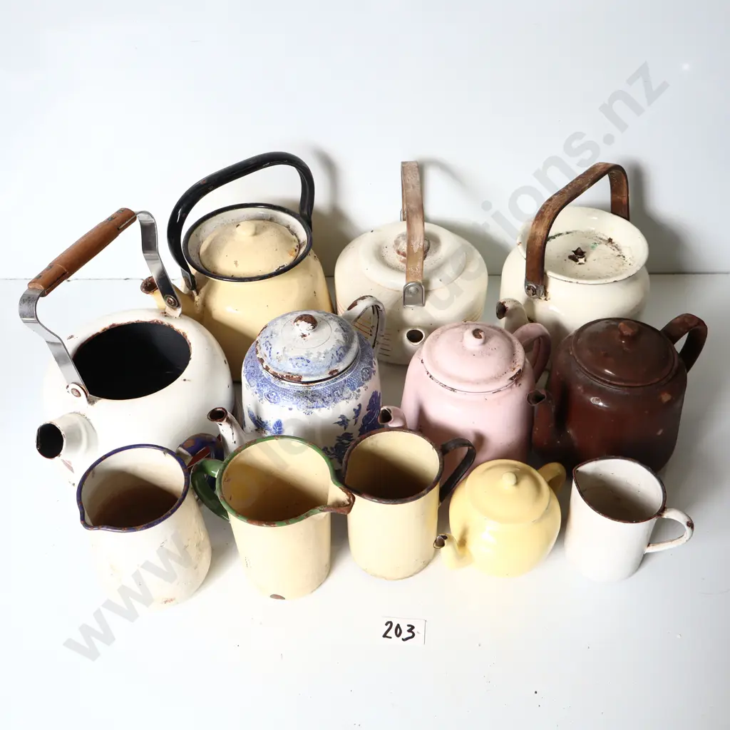 Mixed Enamelware Teapots, Jugs & Kettles Lot Image 1++