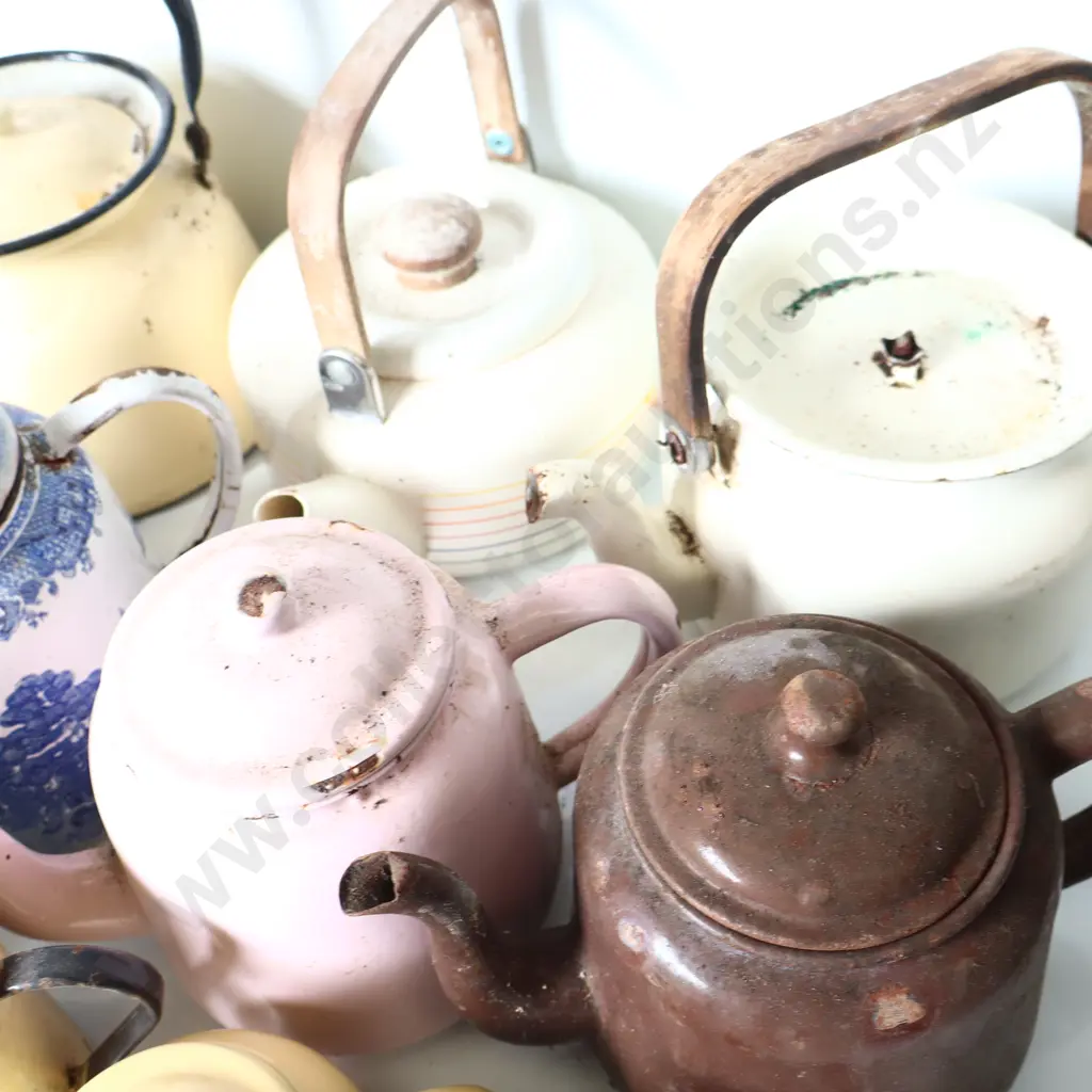 Mixed Enamelware Teapots, Jugs & Kettles Lot Image 1++