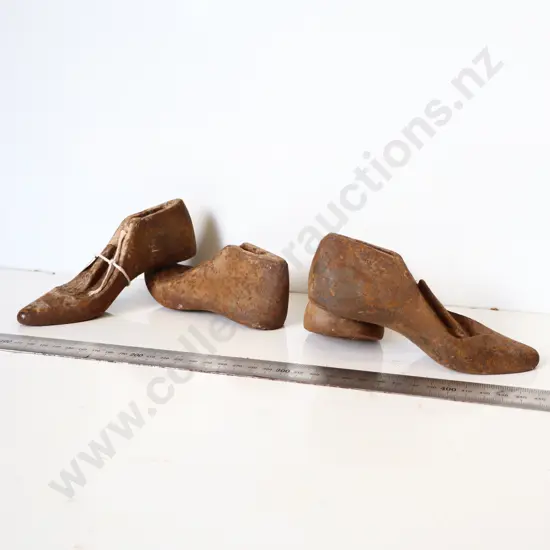 2 x  Pairs Of Cast Iron Shoe Lasts 