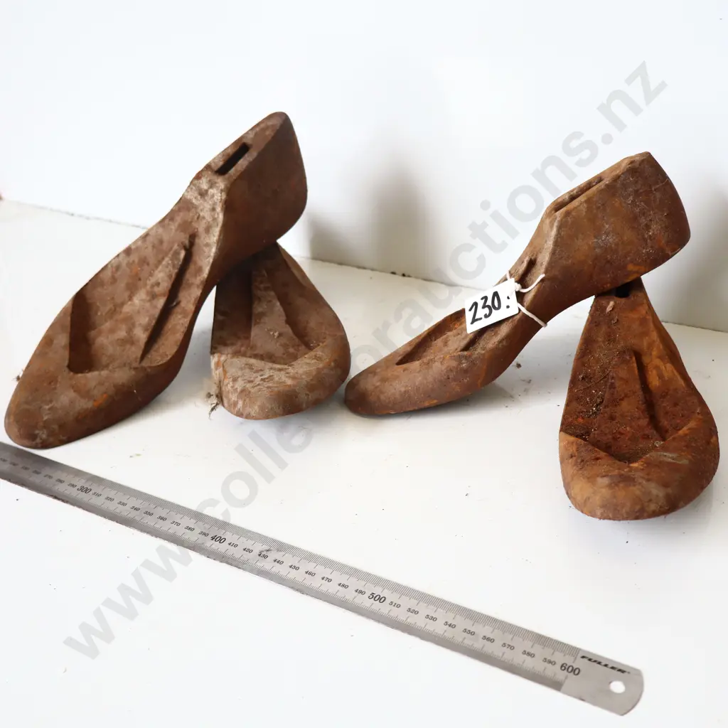 2 x  Pairs Of Cast Iron Shoe Lasts  Image 1++