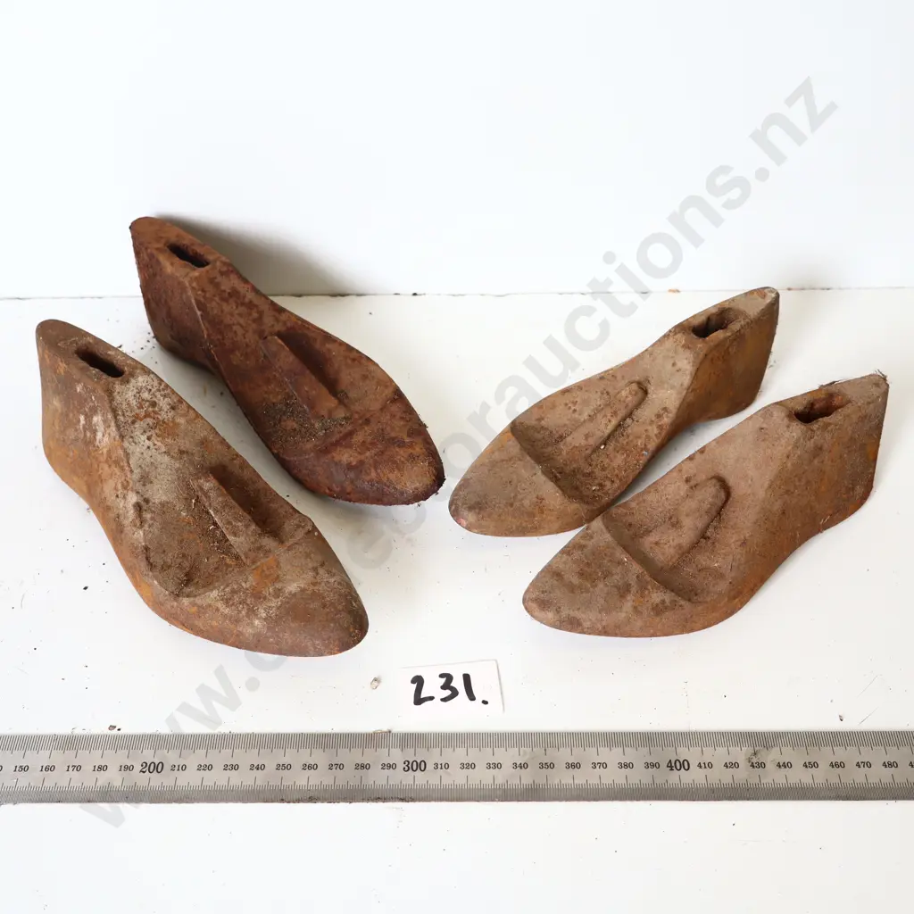 2 x  Pairs Of Cast Iron Shoe Lasts  Image 1++