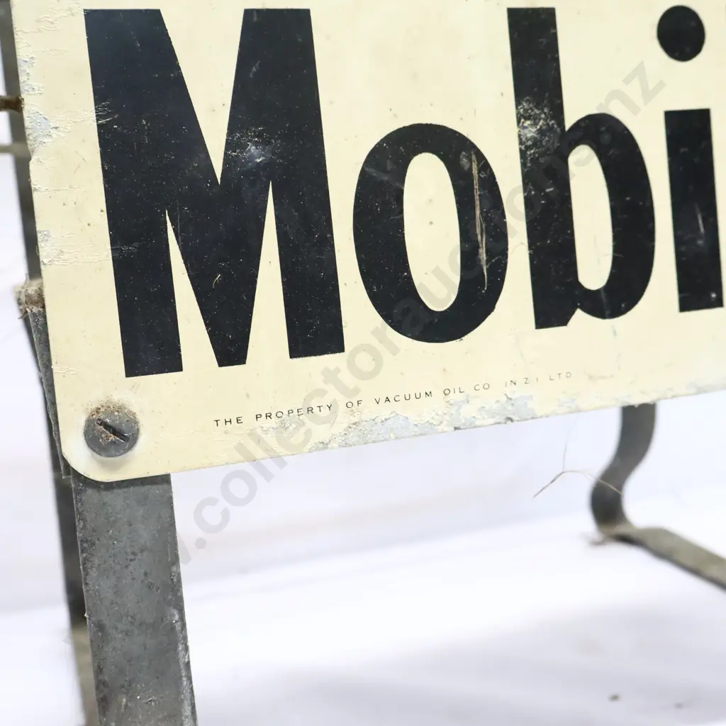 Mobil Oil Oil Bottle Rack Image 1++