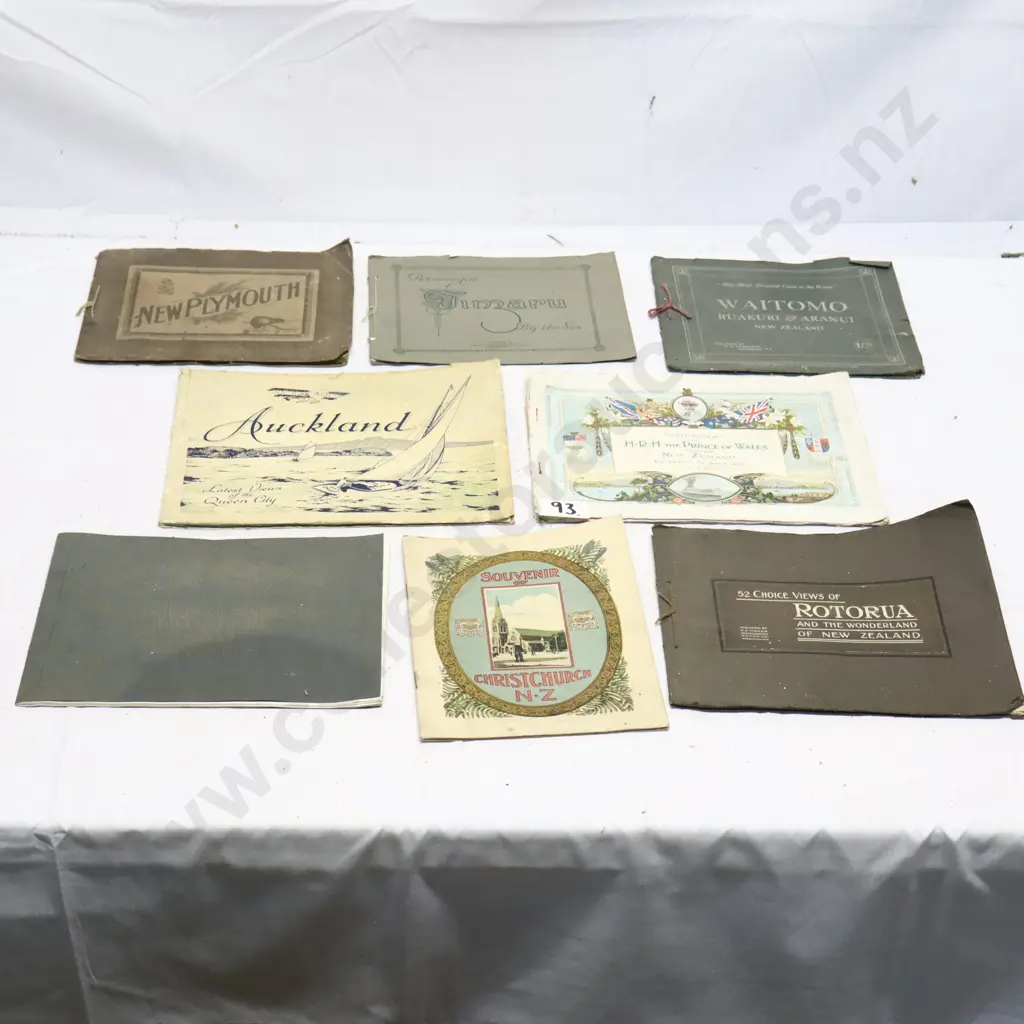 Assorted New Zealand Souvenir Booklets Image 1++
