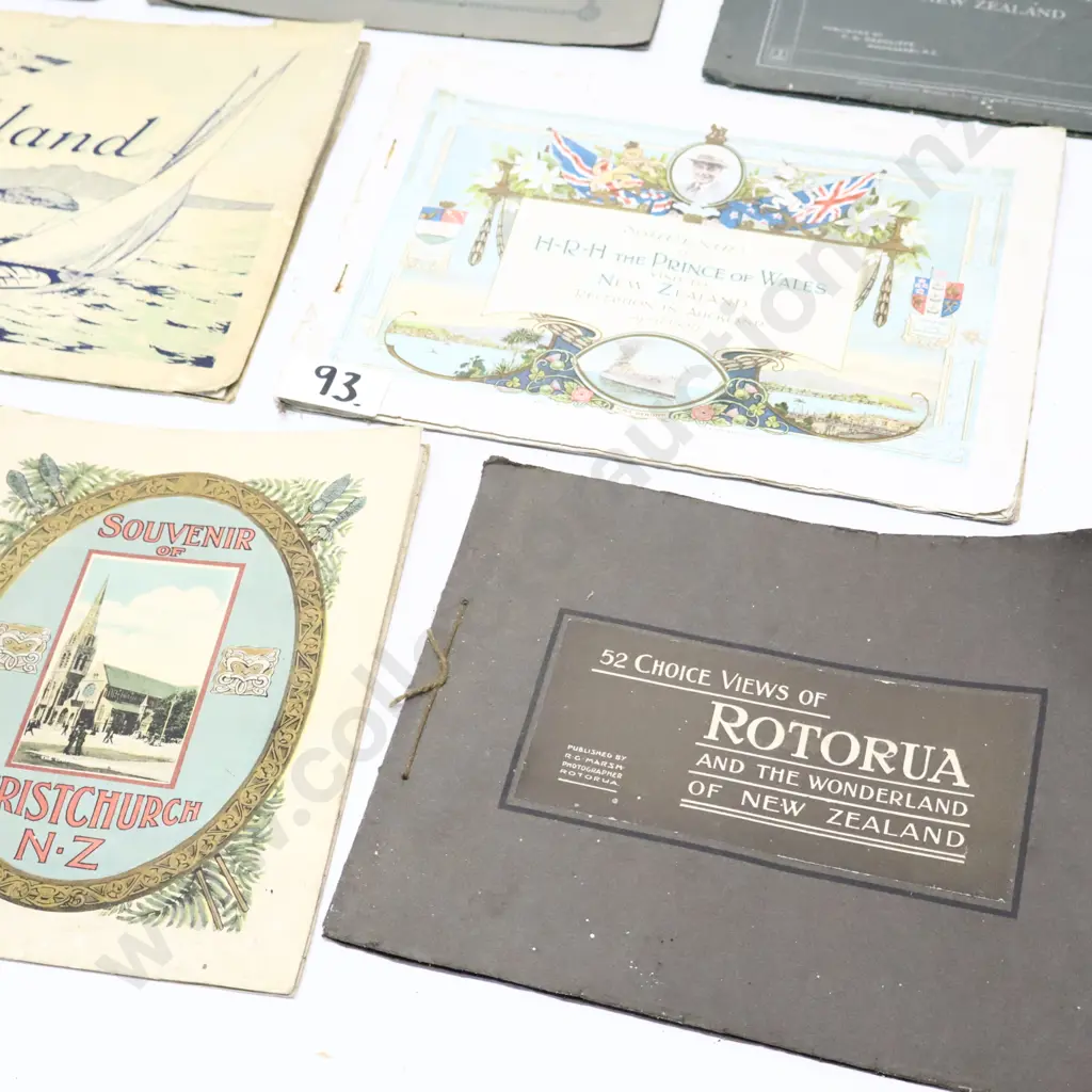 Assorted New Zealand Souvenir Booklets Image 1++